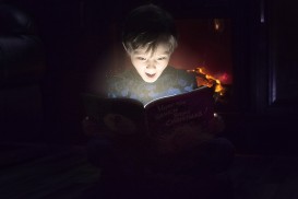 Image d'un enfant devant un livre