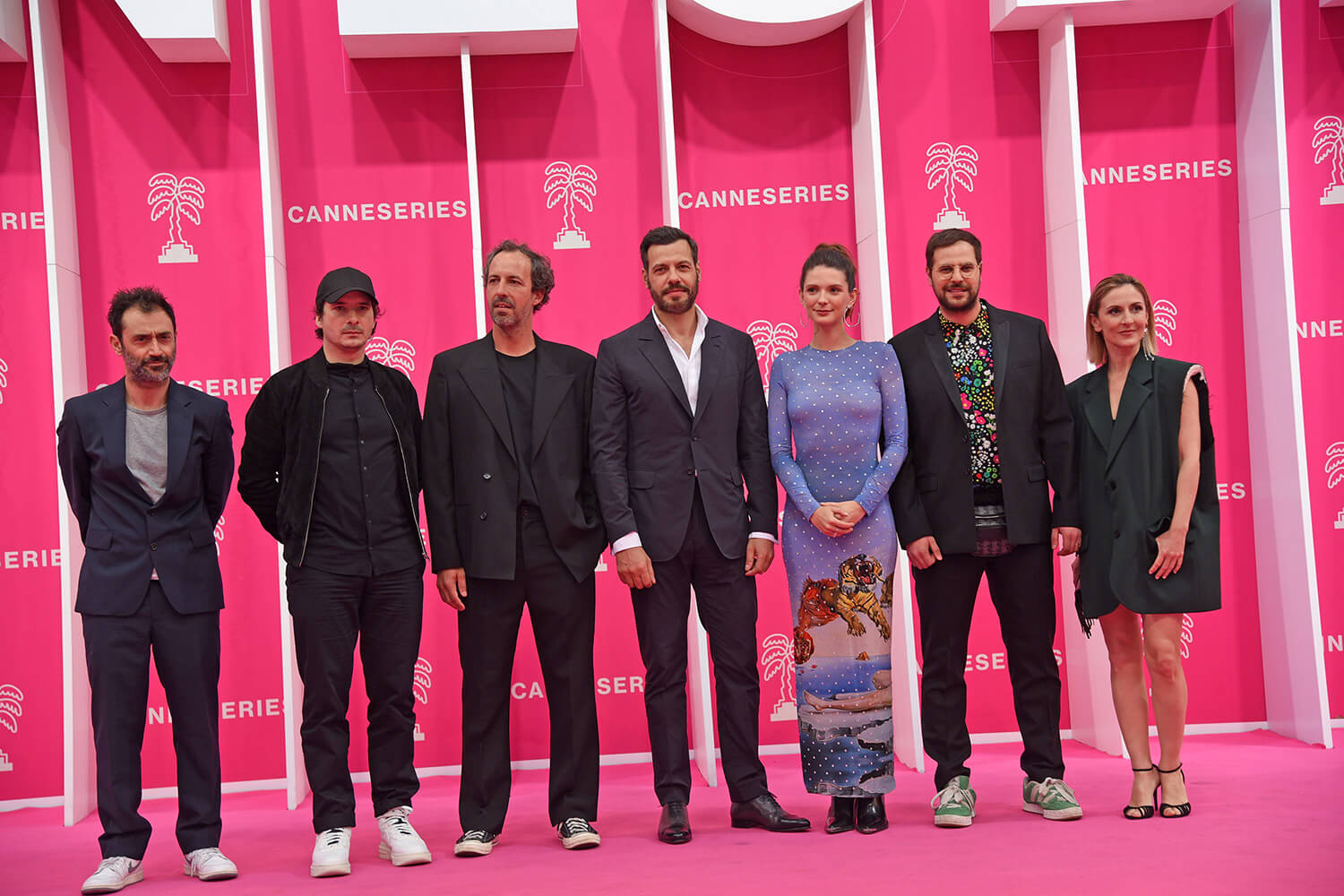 L'équipe de la série Tapie sur le pink carpet
