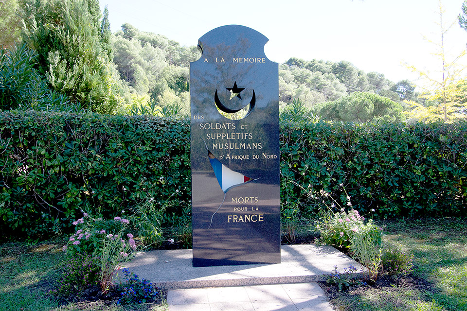 Image de la stèle