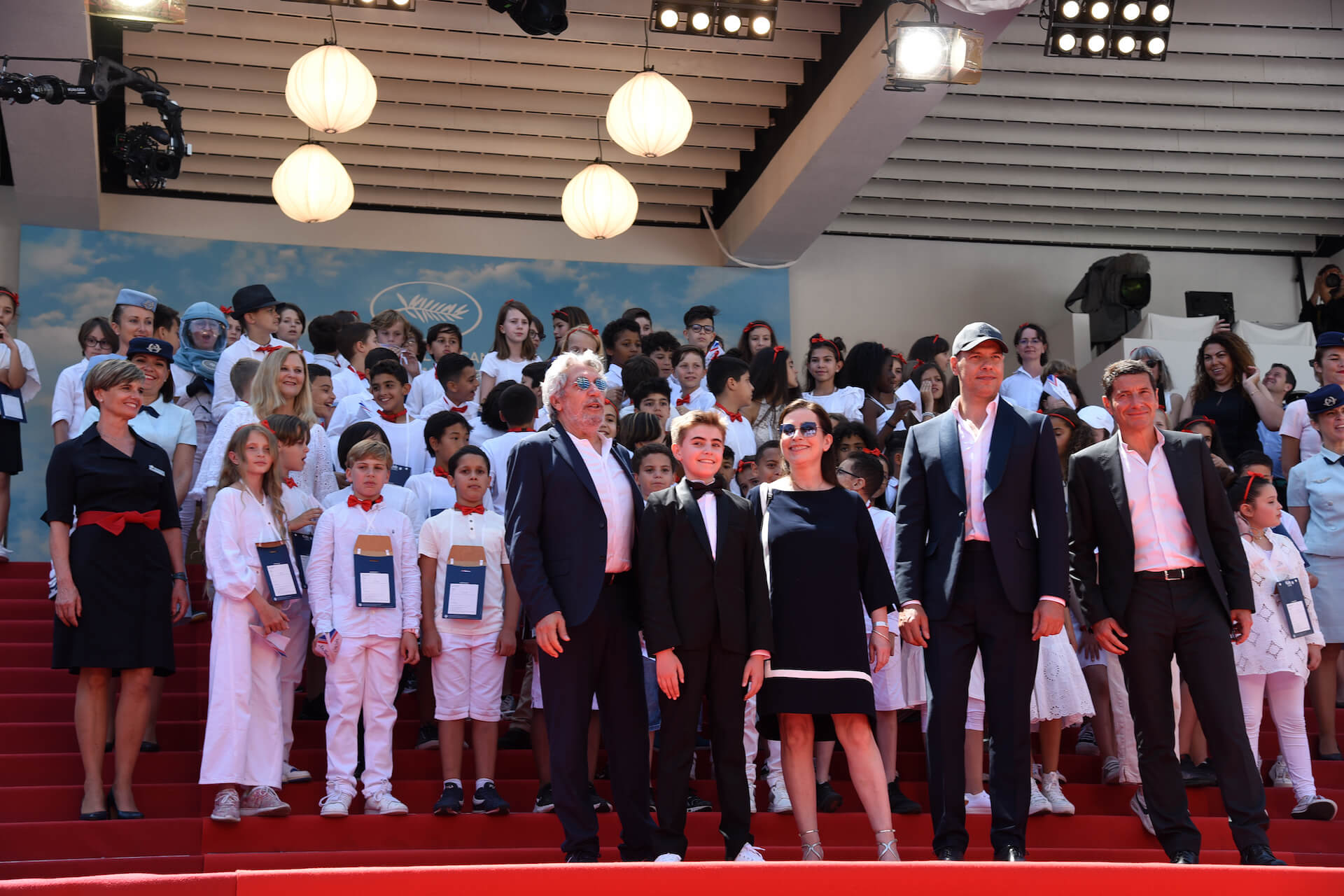 Alain Chabat, Simon Faliu, Laurent Laffite, David Lisnard and children from cannes' schools