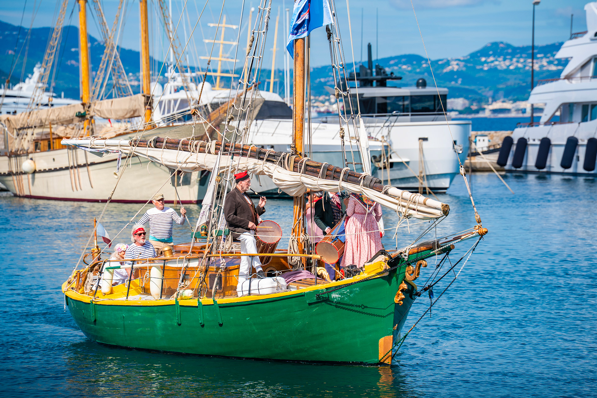 "Pagnol sur les flots" : défilé des pointus 