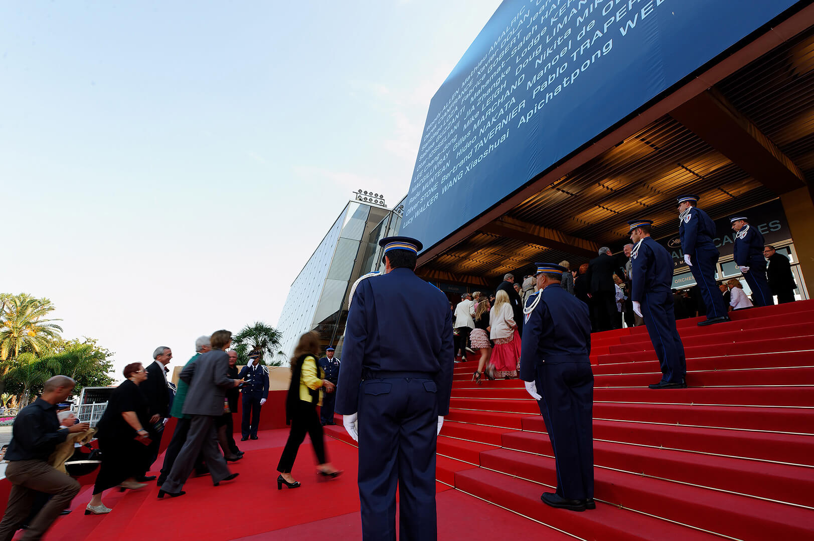 Le tapis rouge sous bonne garde