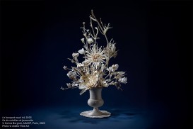 Le bouquet royal #4, 2025, os de volailles et jesmonite ©Corine Borgnet, ADAGP, Paris, 2025