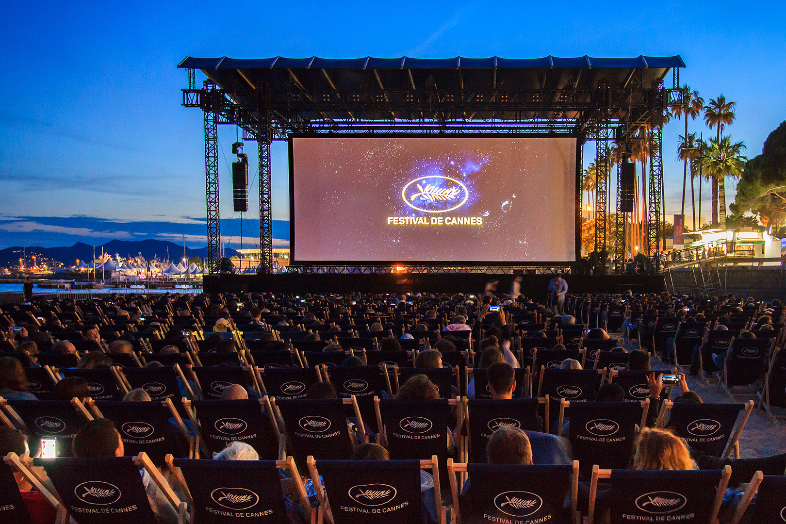 La projection de films en plein air sur la plage