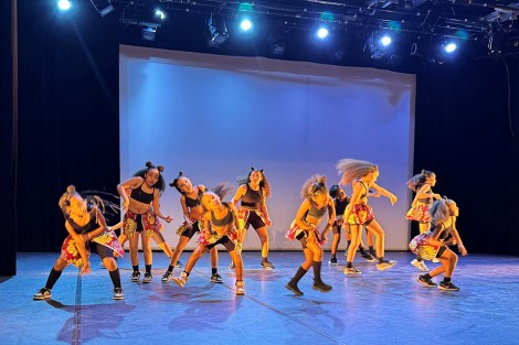 La deuxième édition de la Hip-Hop School, organisée par la MJC Giaume et la Compagnie La Mesure, représentée par la danseuse Cannoise Mélissa CIRILLO, s'est déroulée le 23 février au Théâtre de La Licorne.