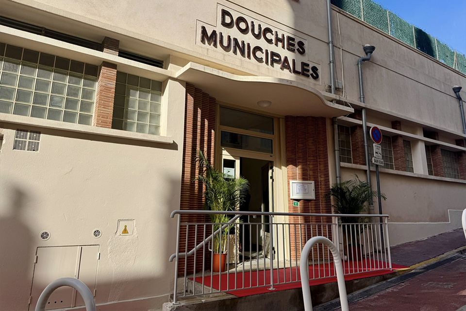 Entrée des douches municipales au Suquet