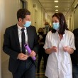 David Lisnard et une femme médecin 