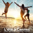 jeunes courent sur la plage