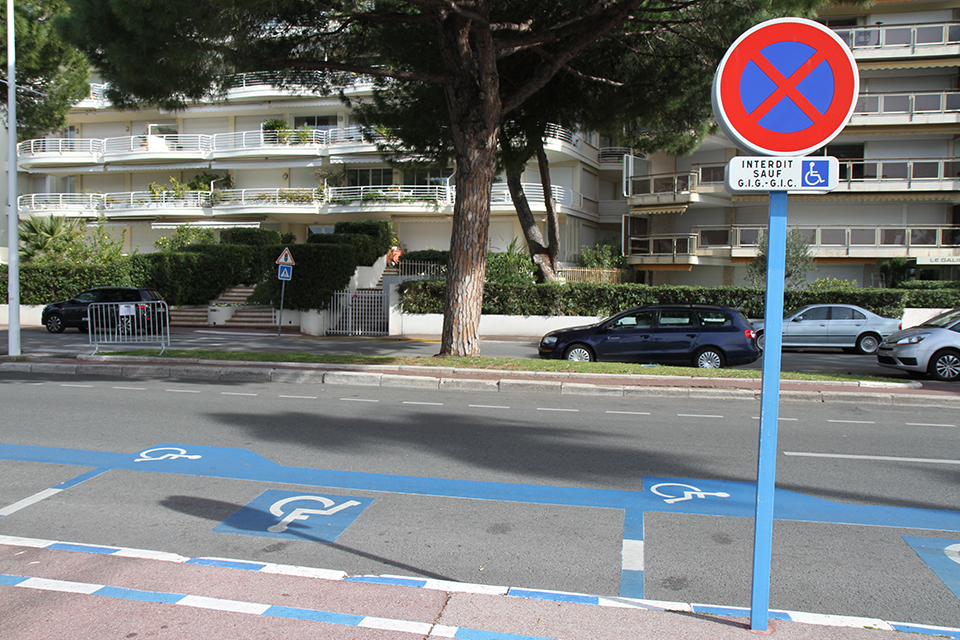 Stationnement pour les personnes à mobilité réduite