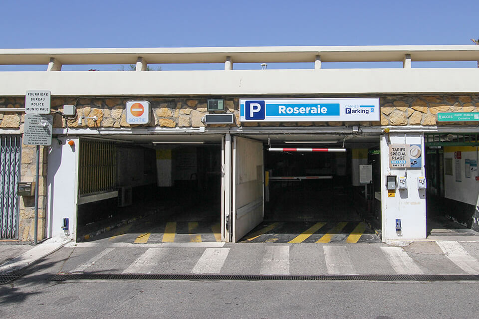 Entrée et sortie - Parking Roseraie