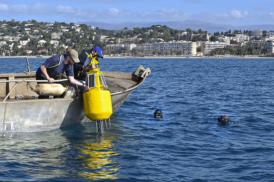 Une bou&eacute;e connect&eacute;e pour mesurer la qualit&eacute; de l&rsquo;eau en mer