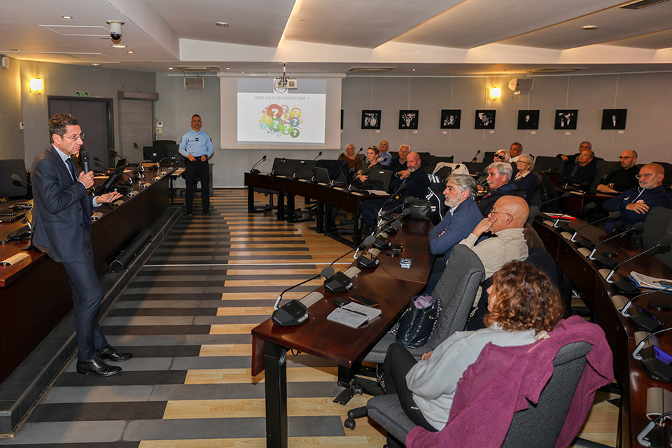 Trente encadrants de structures jeunesse et sportives ont participé à une session de sensibilisation à la radicalisation.